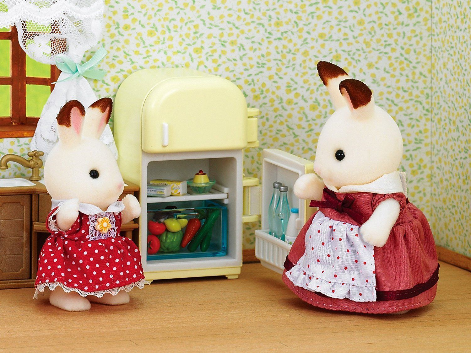 Tercera imagen del Set mamá conejo chocolate con nevera - Sylvanian Families