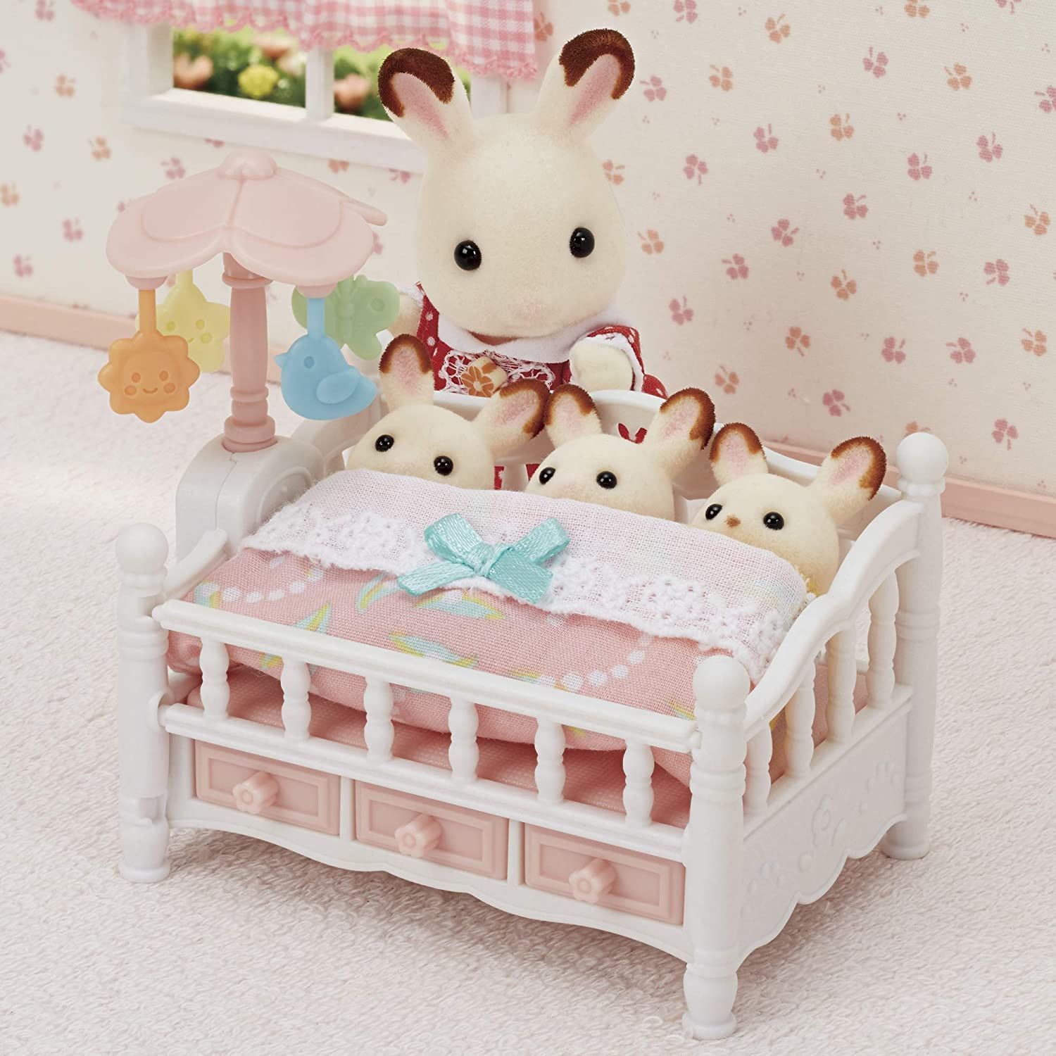 Cuarta imagen de La cunita de los trillizos - Sylvanian Families