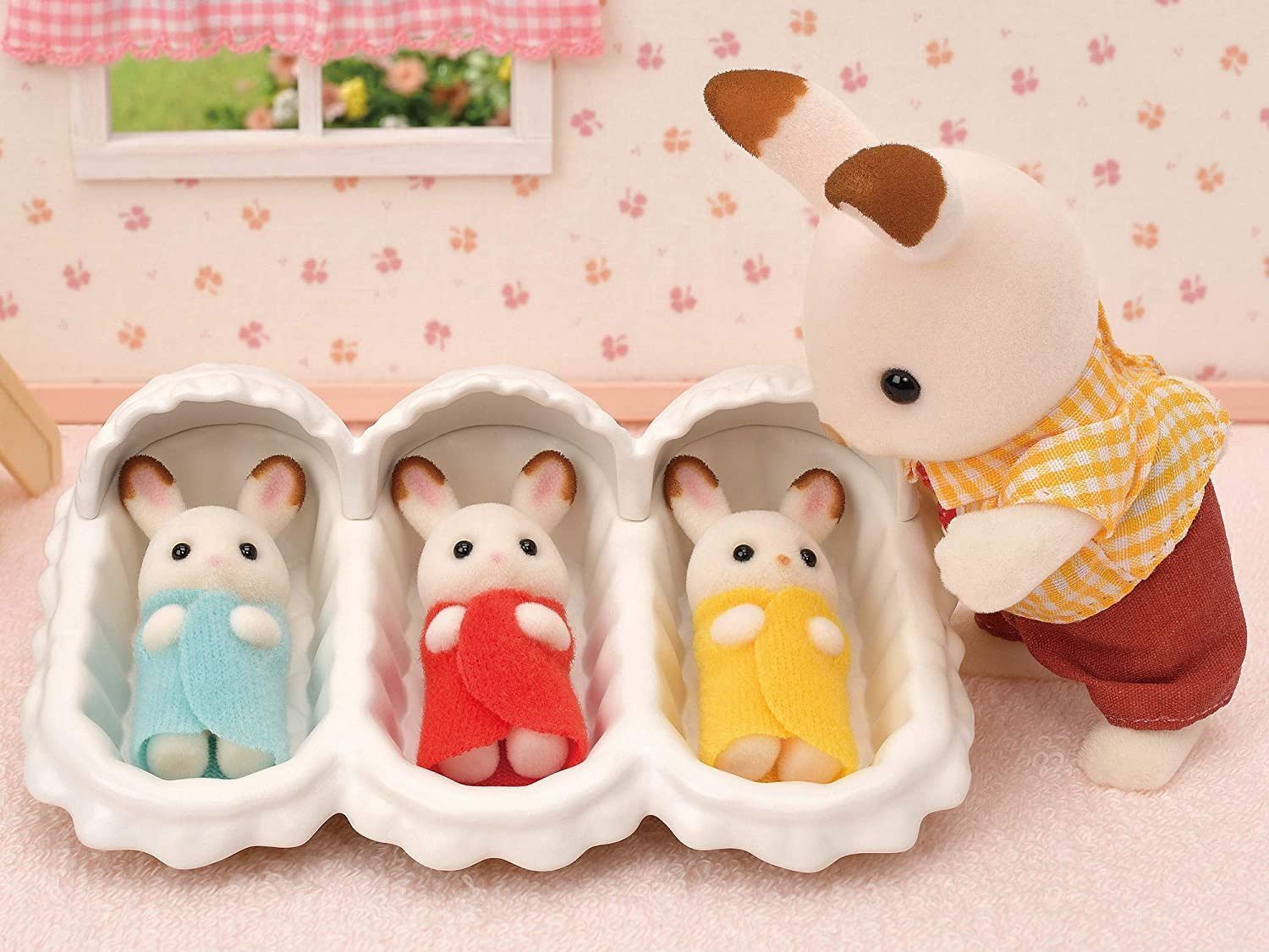 Cuarta imagen de la habitación de los trillizos conejo chocolate de Sylvanian Families