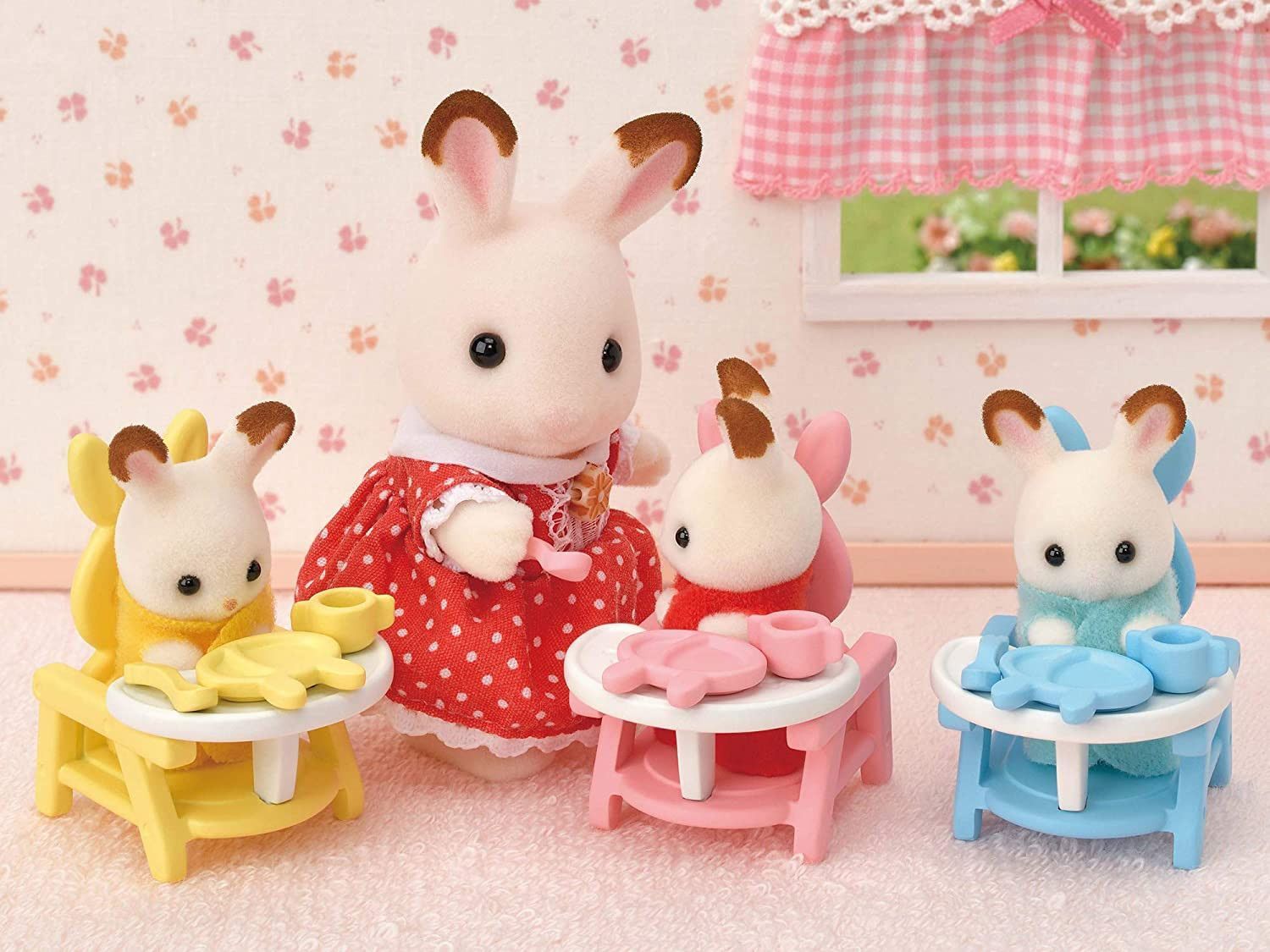 Quinta imagen de la habitación de los trillizos conejo chocolate de Sylvanian Families