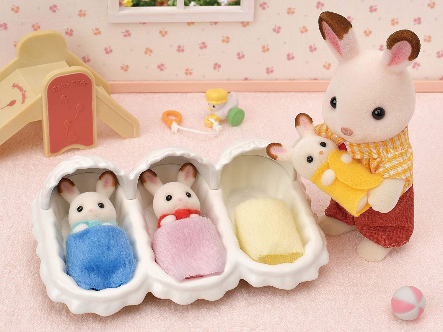 Sexta imagen de la habitación de los trillizos conejo chocolate de Sylvanian Families