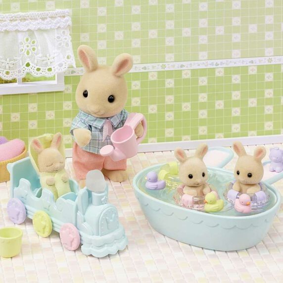 Cuarta imagen de La Hora del baño de los Trillizos de Sylvanian Families